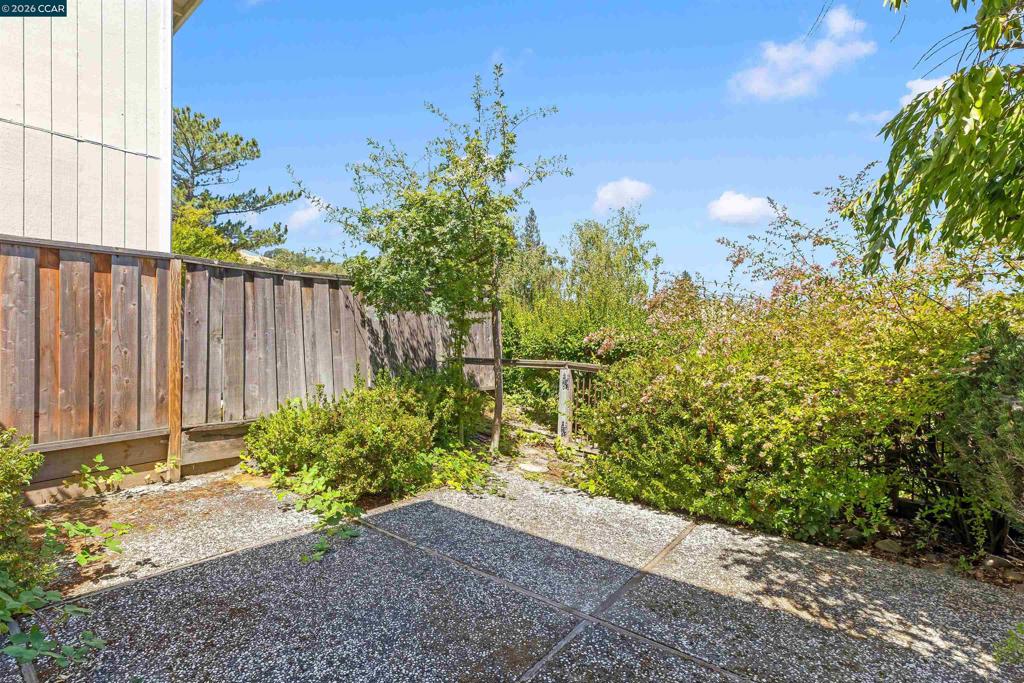 1085 Camino Verde Cir