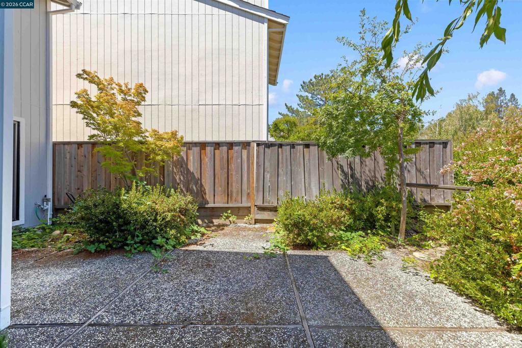 1085 Camino Verde Cir