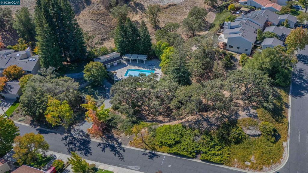 1085 Camino Verde Cir
