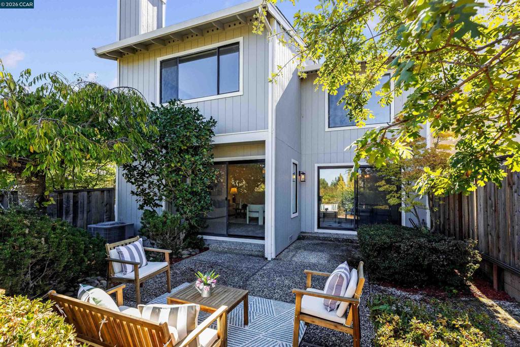 1085 Camino Verde Cir