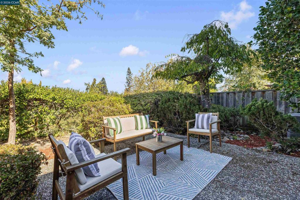 1085 Camino Verde Cir