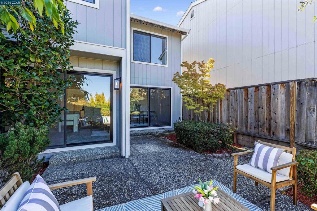 1085 Camino Verde Cir
