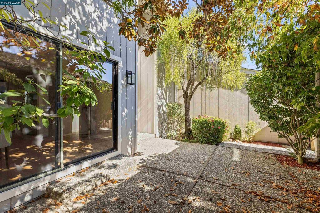 1085 Camino Verde Cir