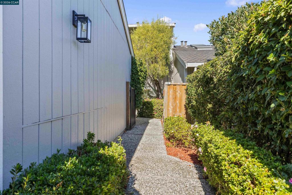 1085 Camino Verde Cir