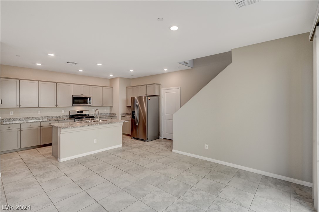 2464 Bellinzona Place