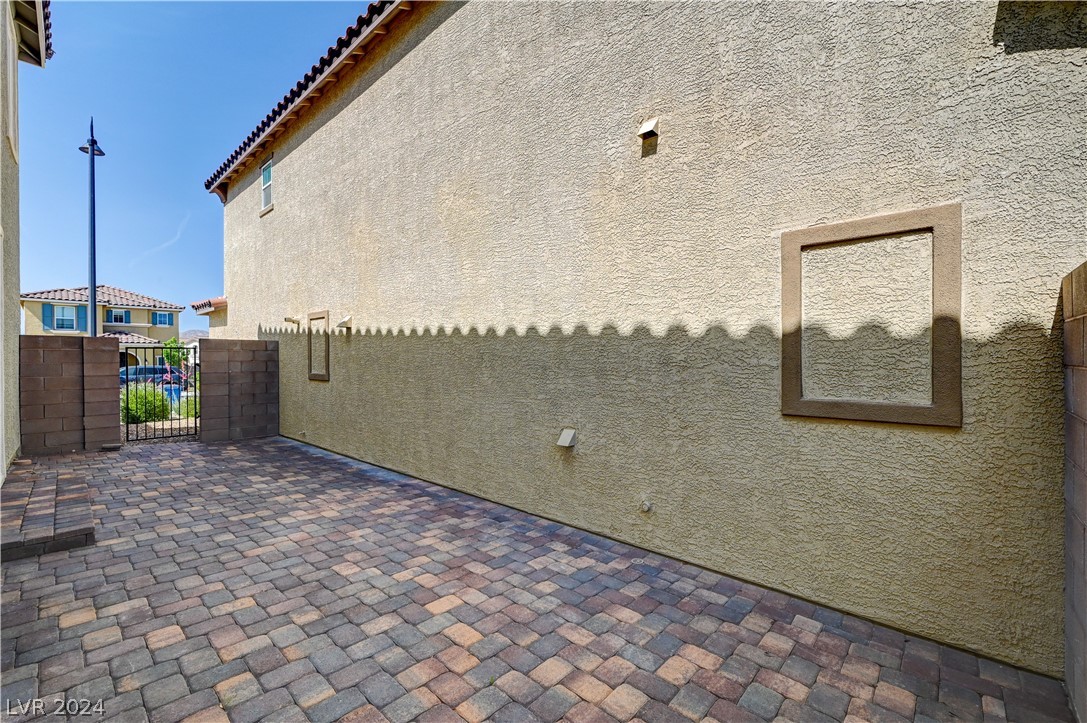 2464 Bellinzona Place
