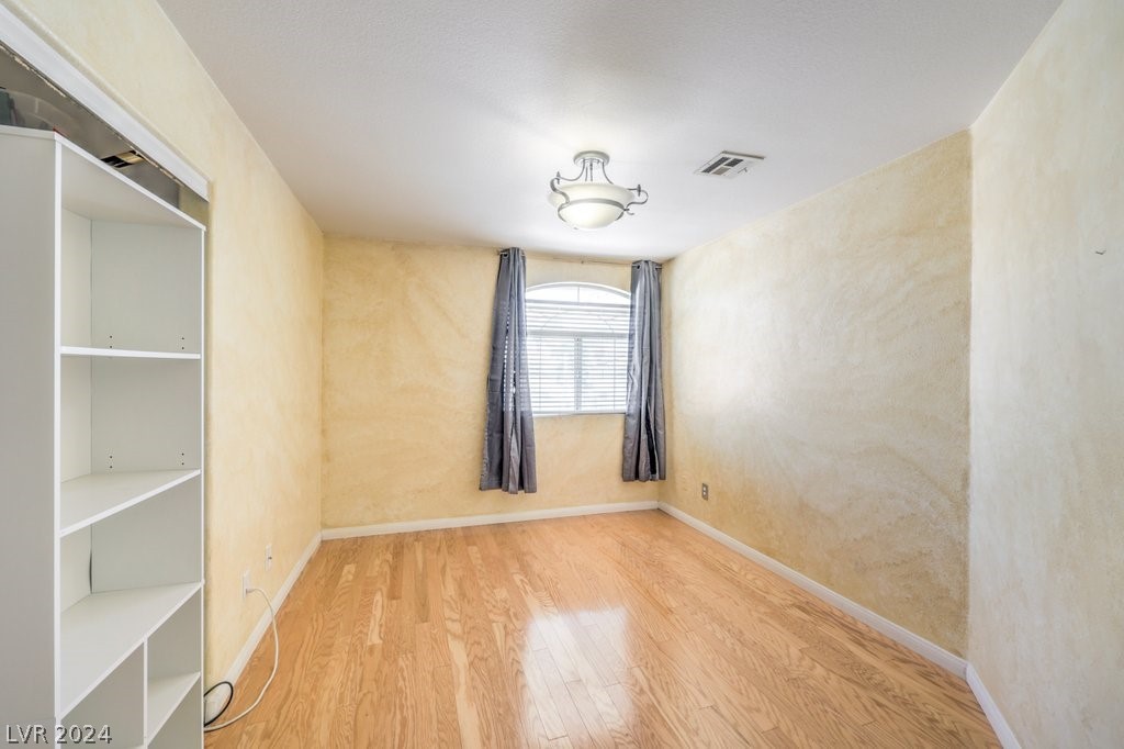 8937 Sailplane Avenue