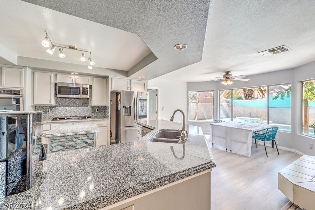 8937 Sailplane Avenue