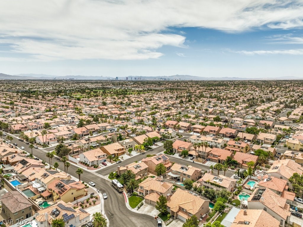 8937 Sailplane Avenue