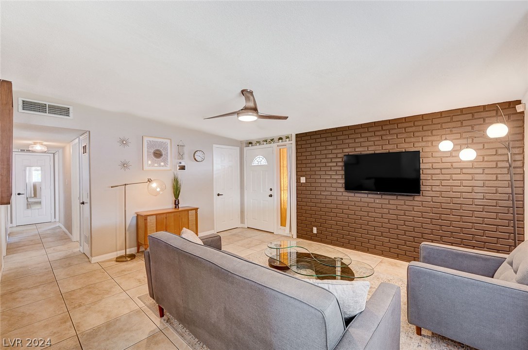 1584 La Jolla Avenue