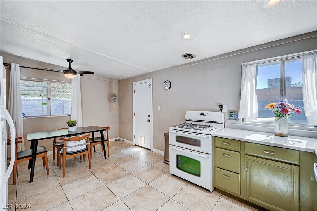 1584 La Jolla Avenue