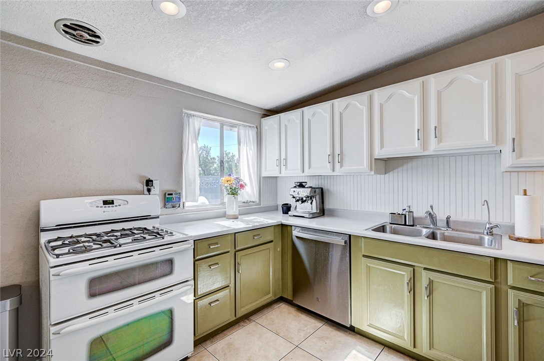 1584 La Jolla Avenue