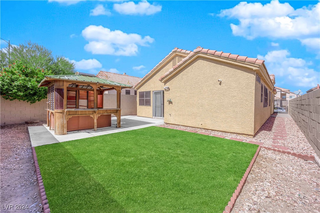9137 Indian Breeze Drive