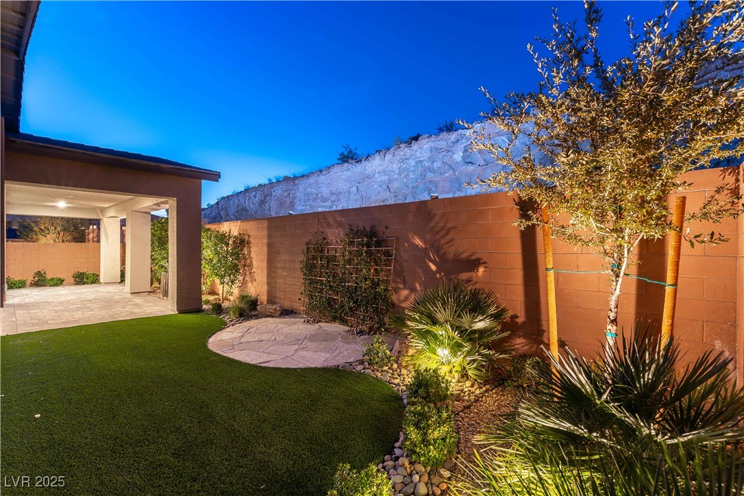 9570 Thistle Creek Avenue