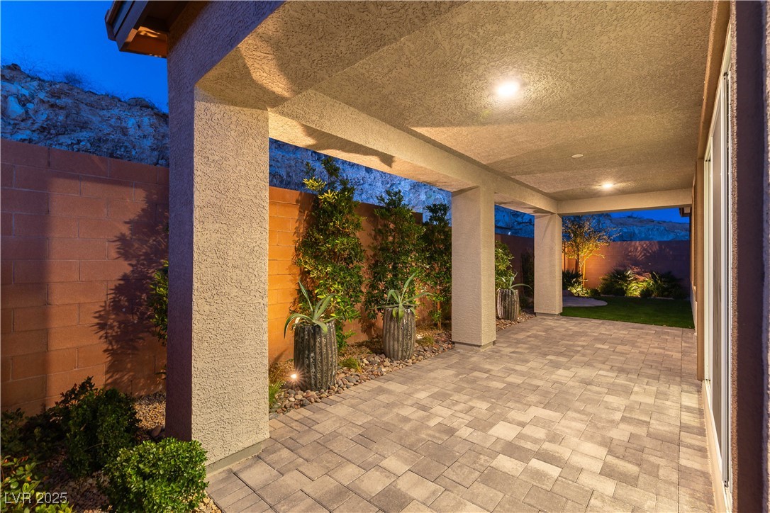 9570 Thistle Creek Avenue