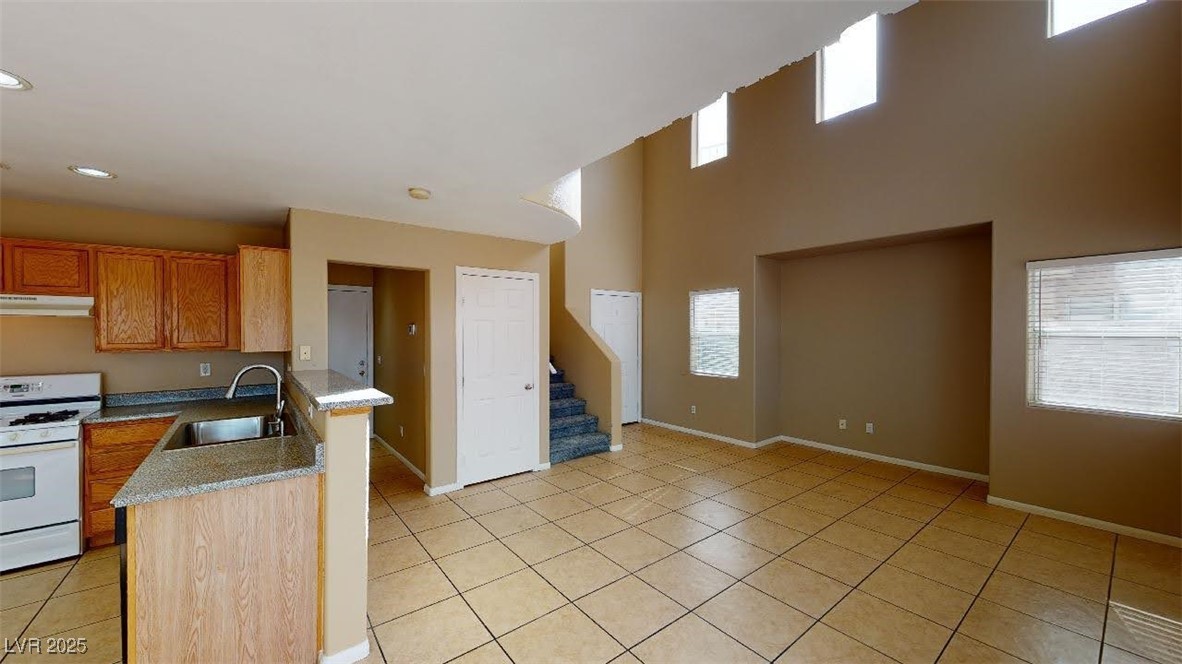 10245 Missouri Meadows Street