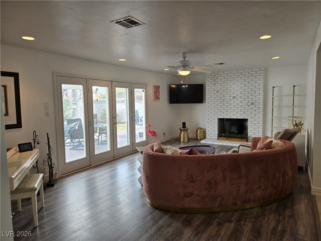 2706 Colanthe Avenue