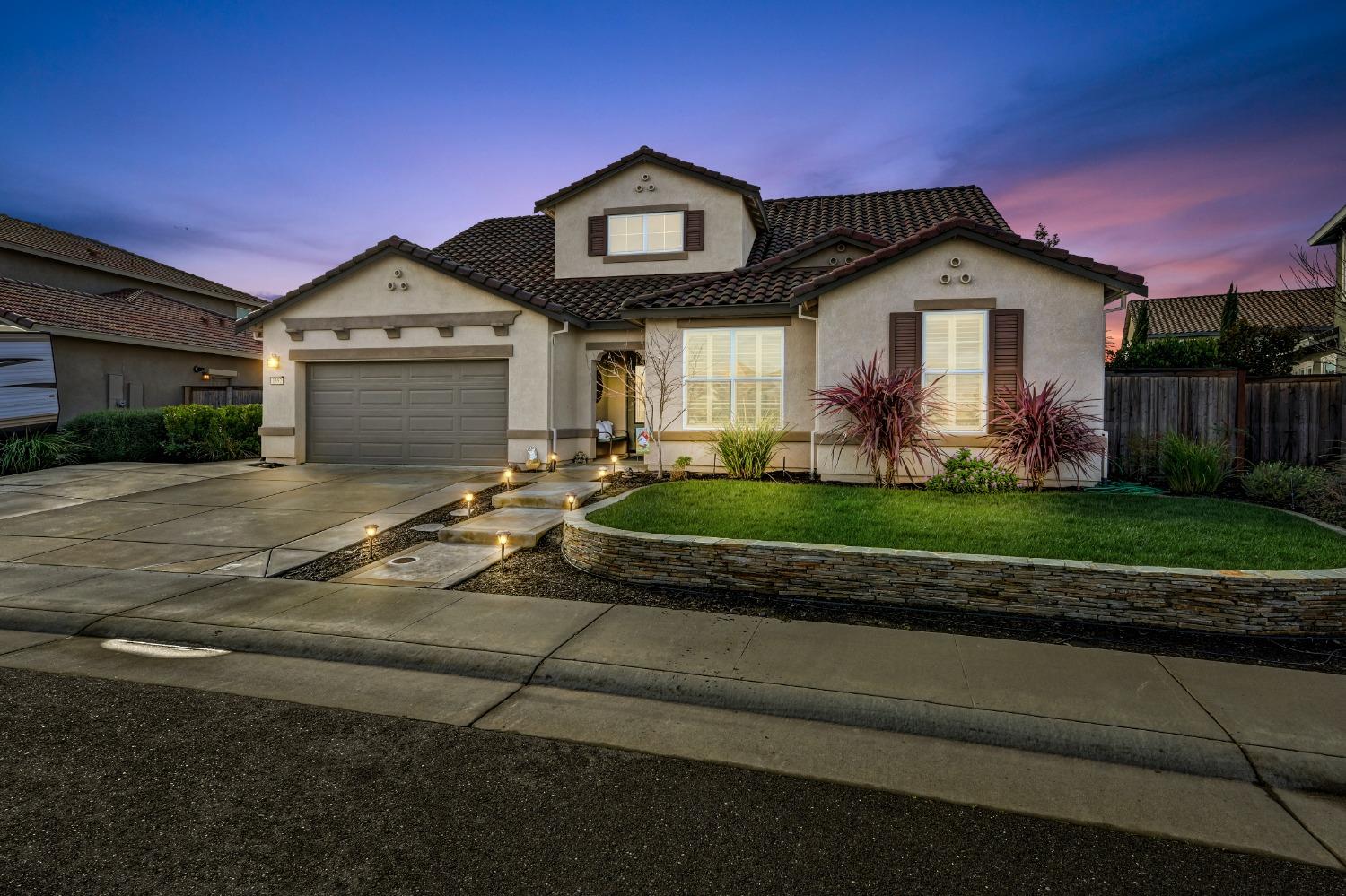 1352 Grand Junction Way