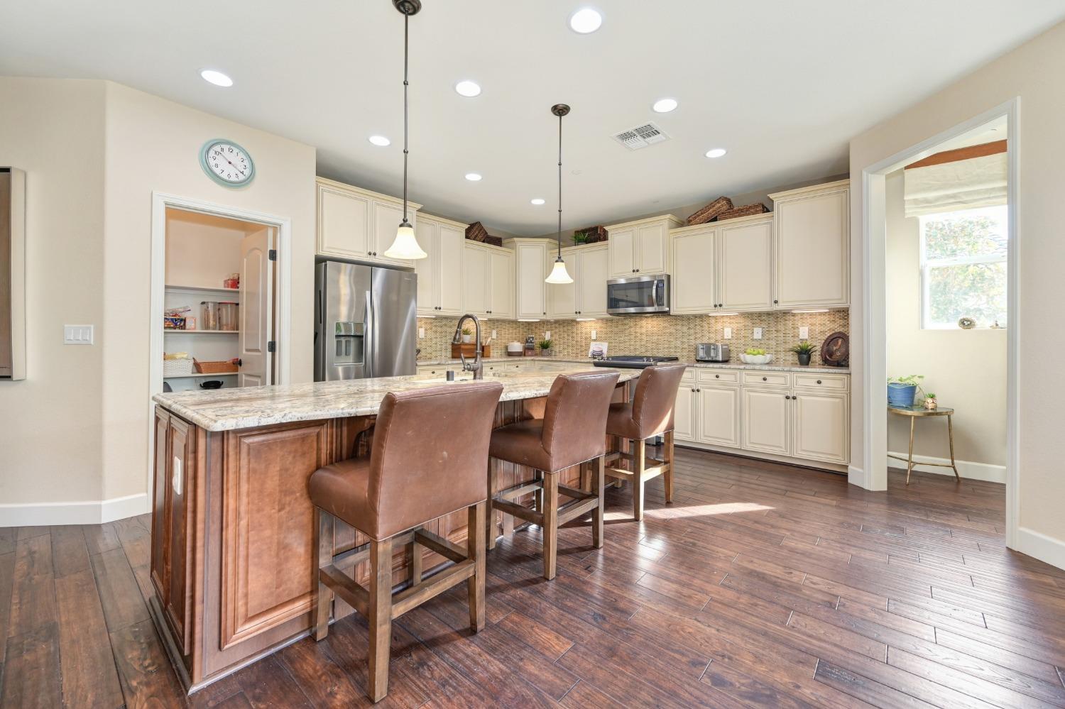 1352 Grand Junction Way