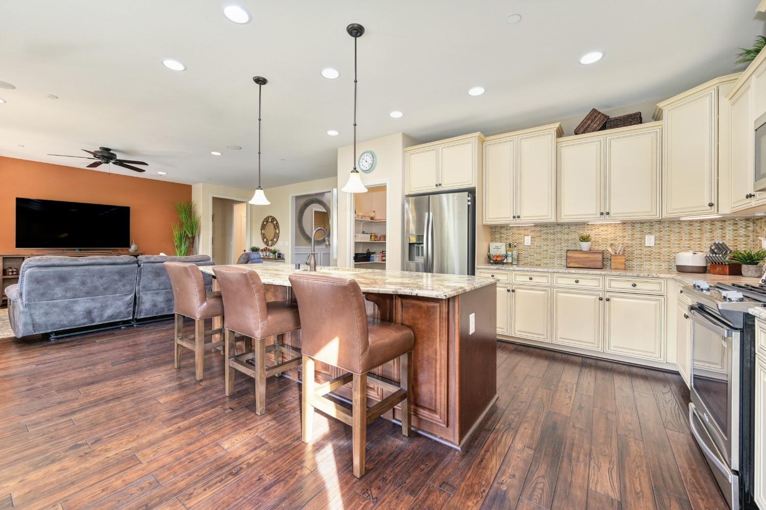 1352 Grand Junction Way