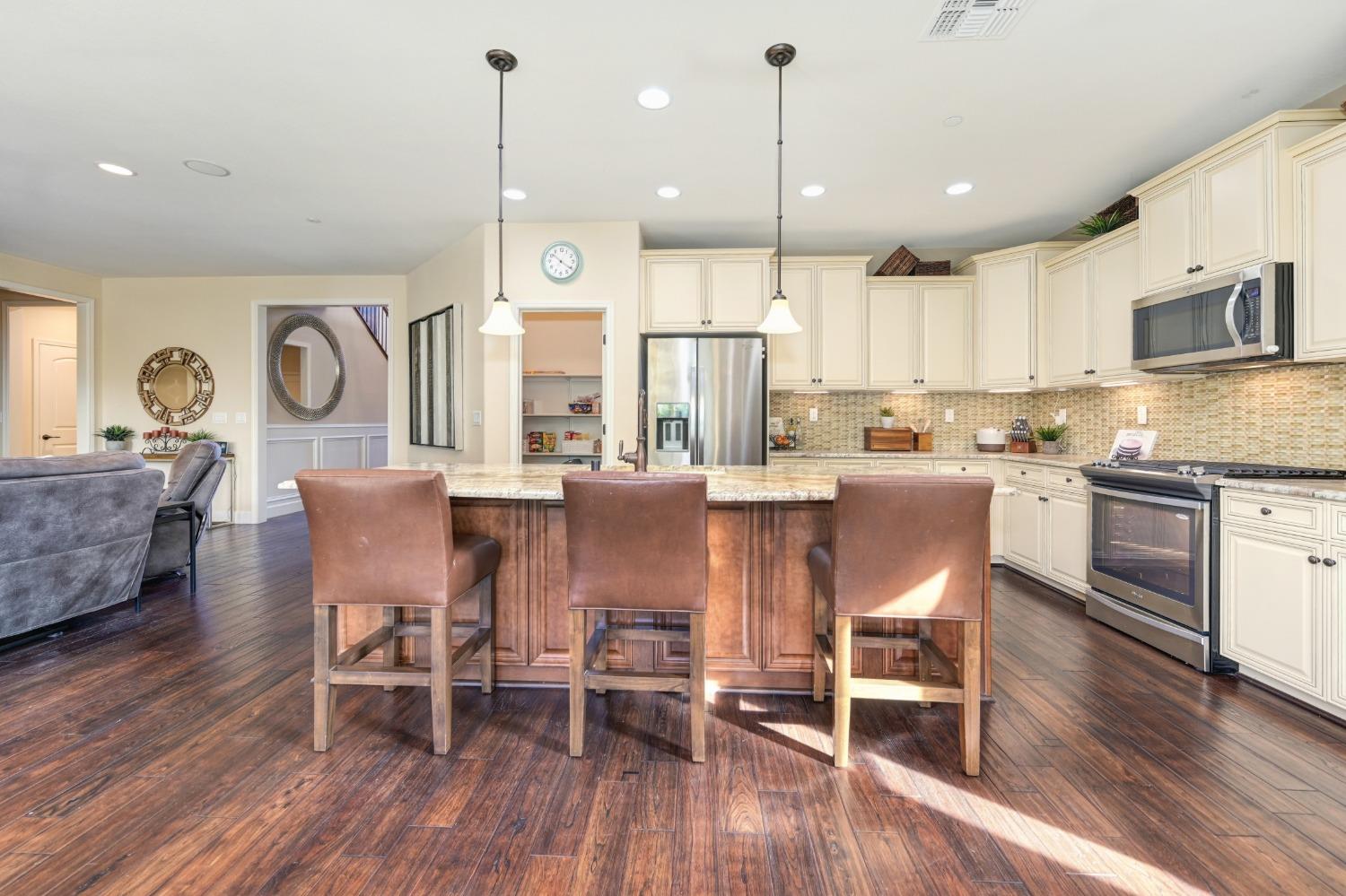 1352 Grand Junction Way