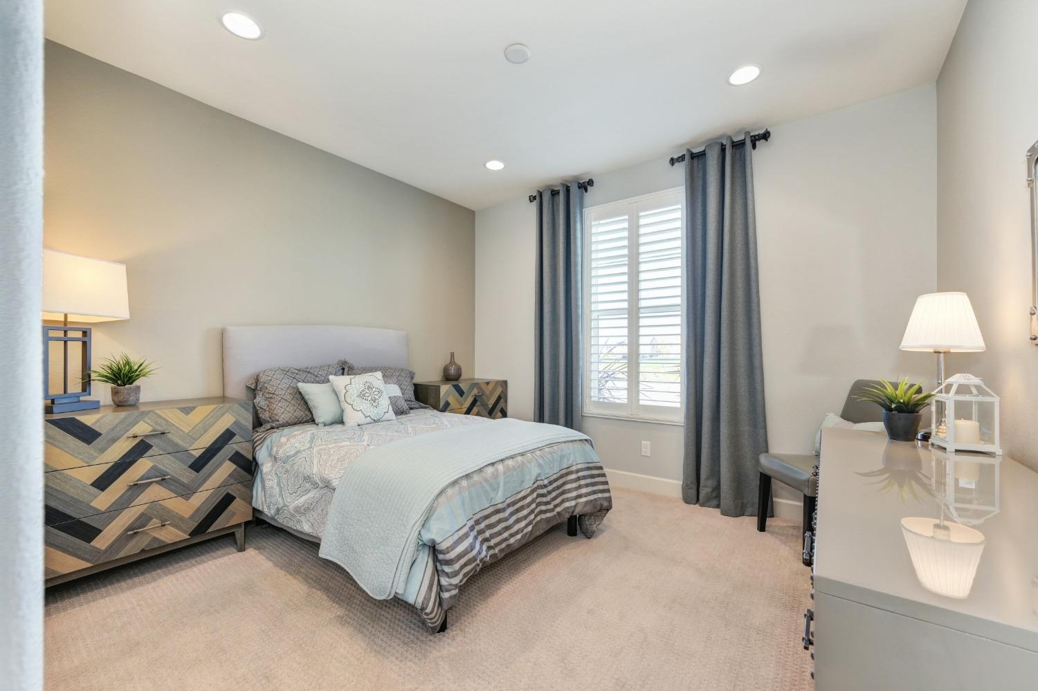 1352 Grand Junction Way