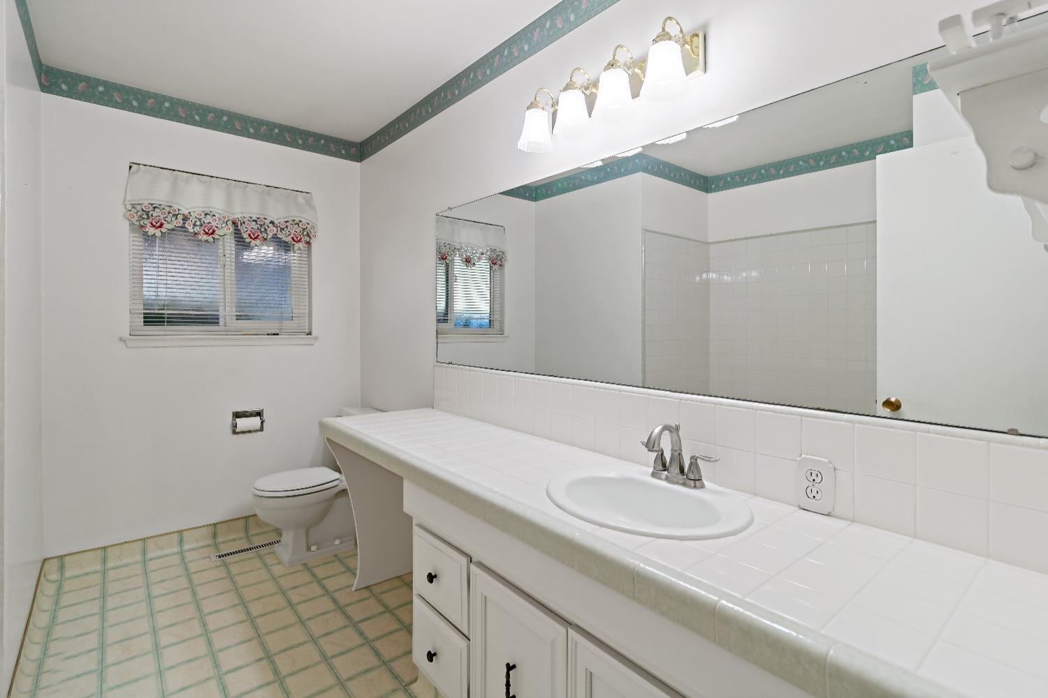 1211 1213 Normandy Way