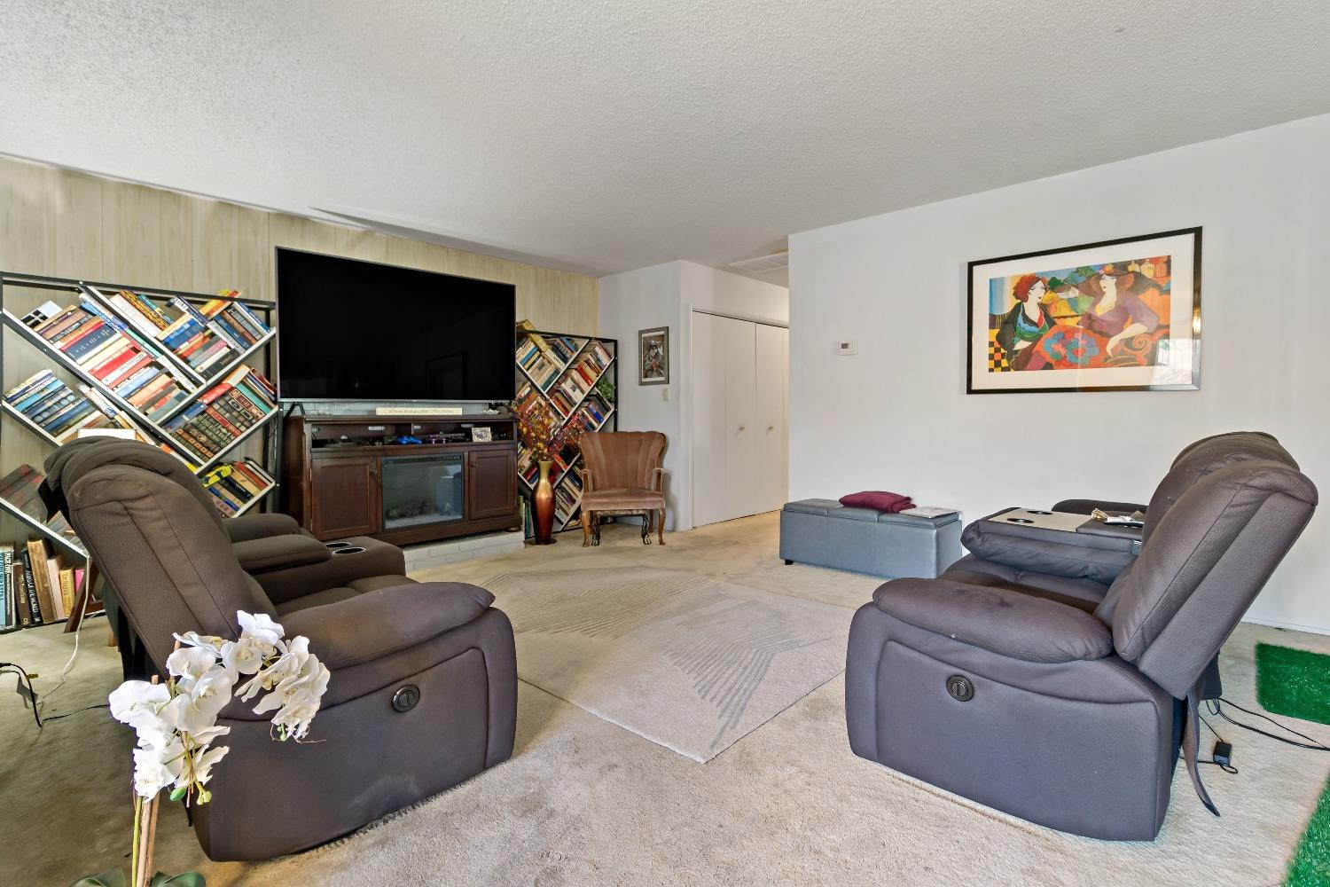 1211 1213 Normandy Way