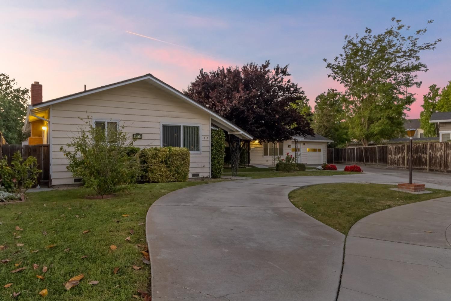 1211 1213 Normandy Way