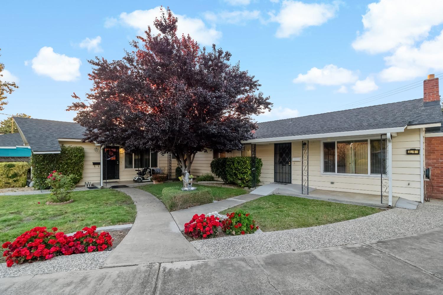 1211 1213 Normandy Way