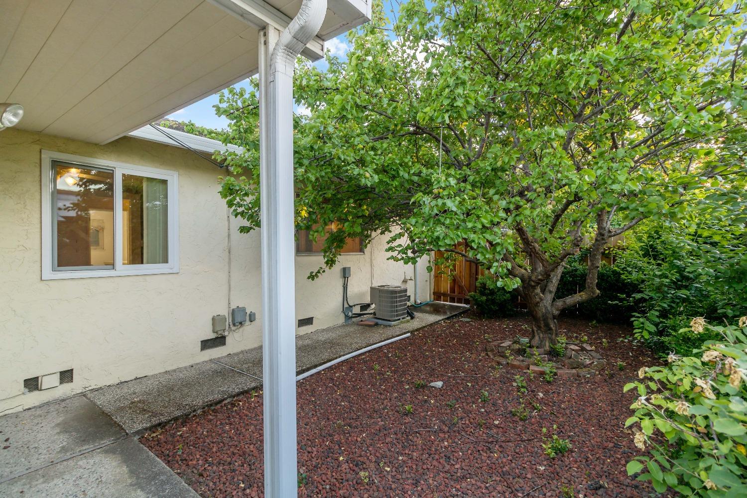 1211 1213 Normandy Way