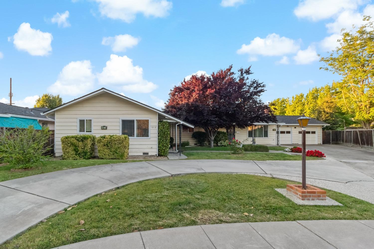 1211 1213 Normandy Way