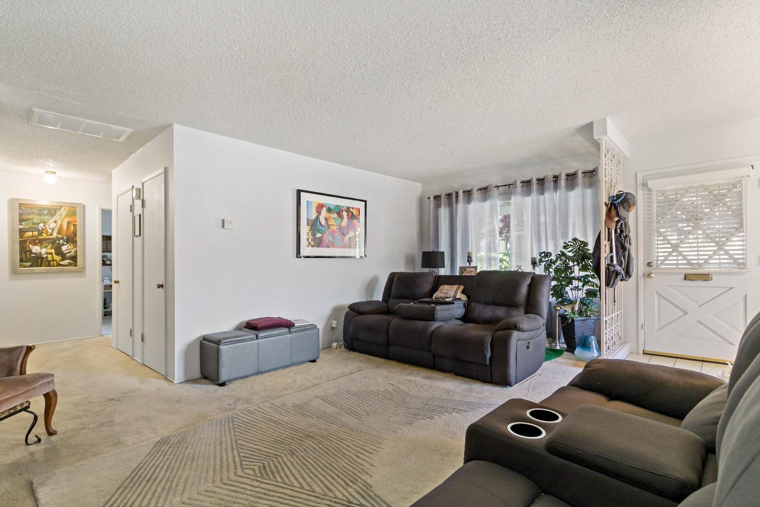 1211 1213 Normandy Way