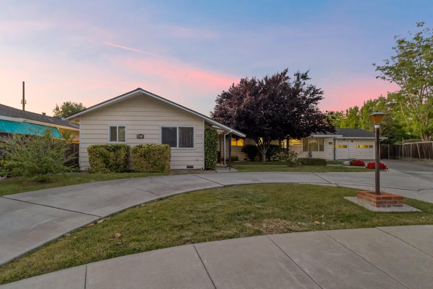 1211 1213 Normandy Way