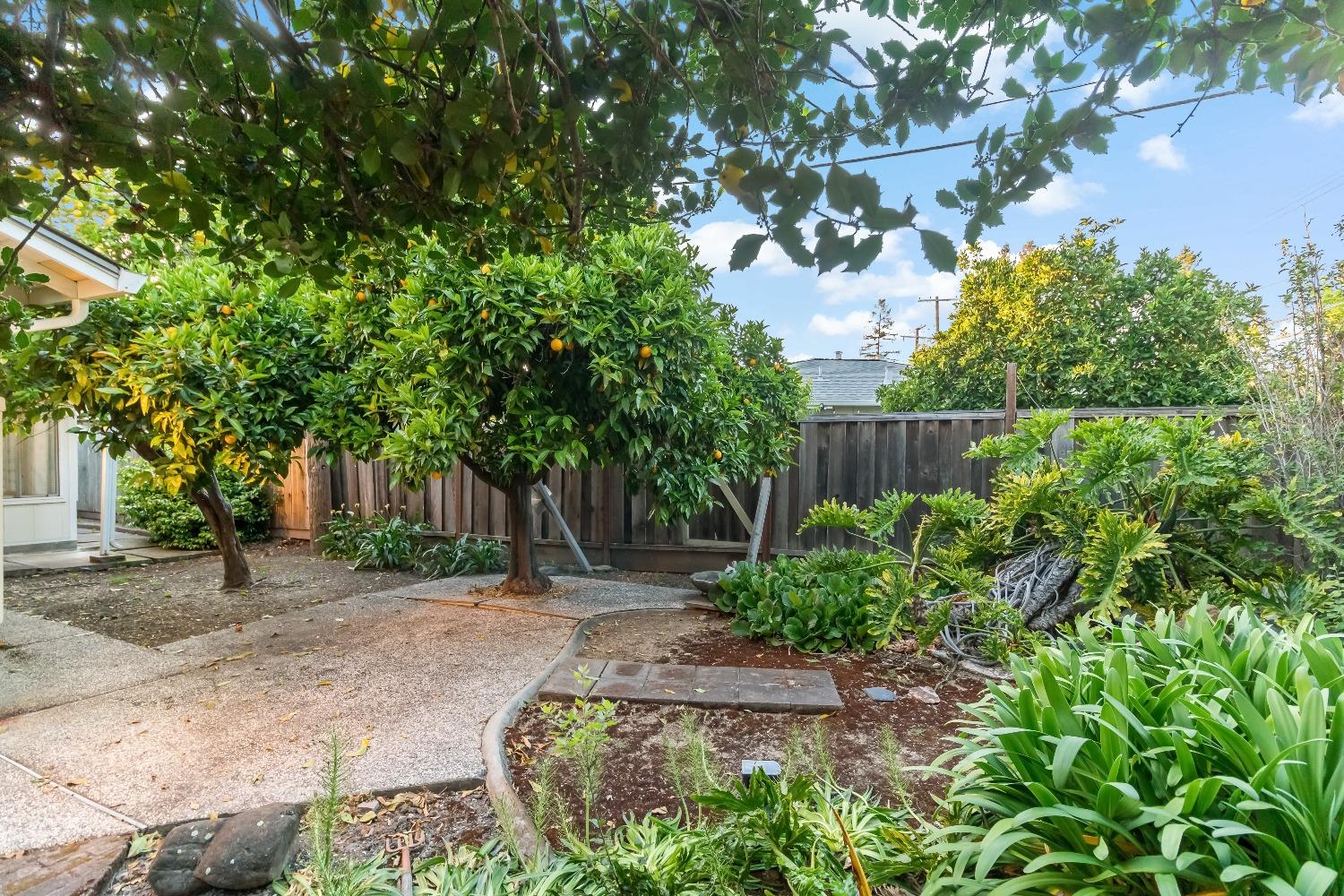 1211 1213 Normandy Way