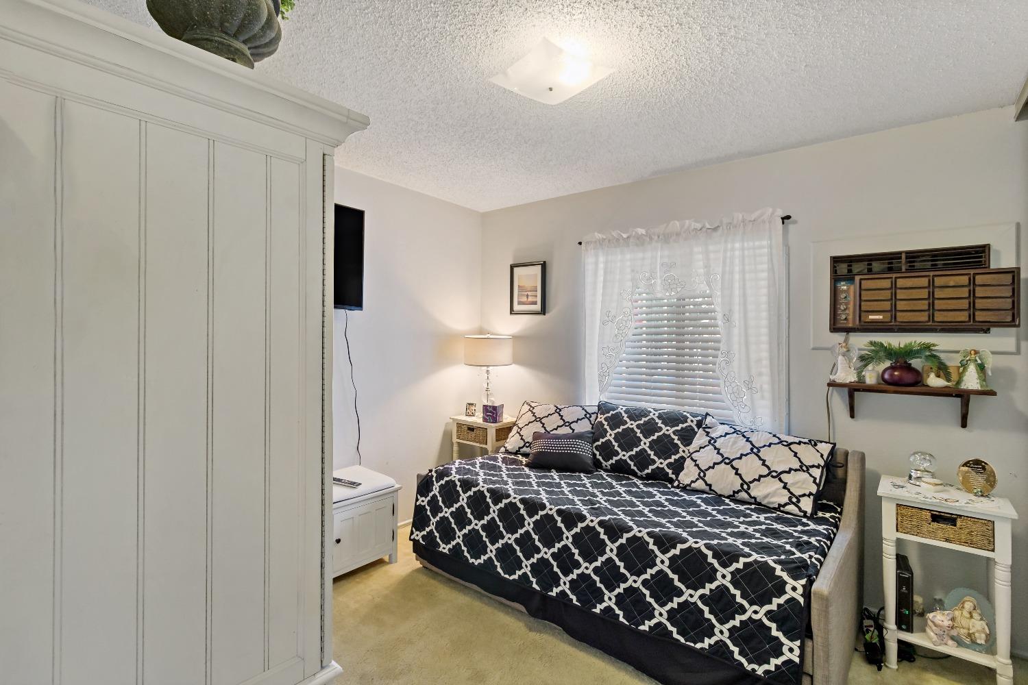 1211 1213 Normandy Way