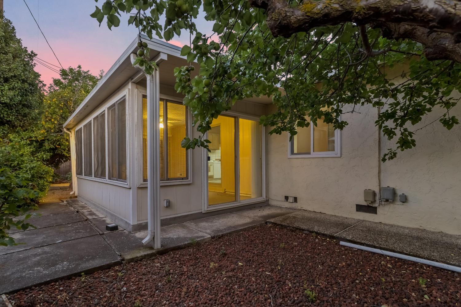 1211 1213 Normandy Way