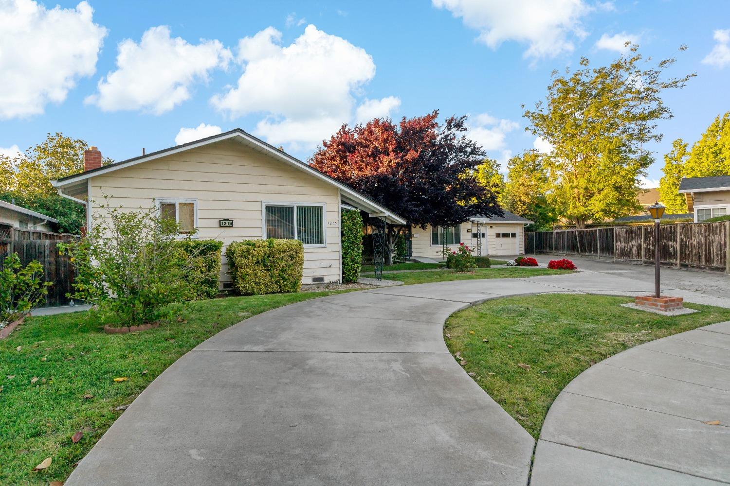 1211 1213 Normandy Way