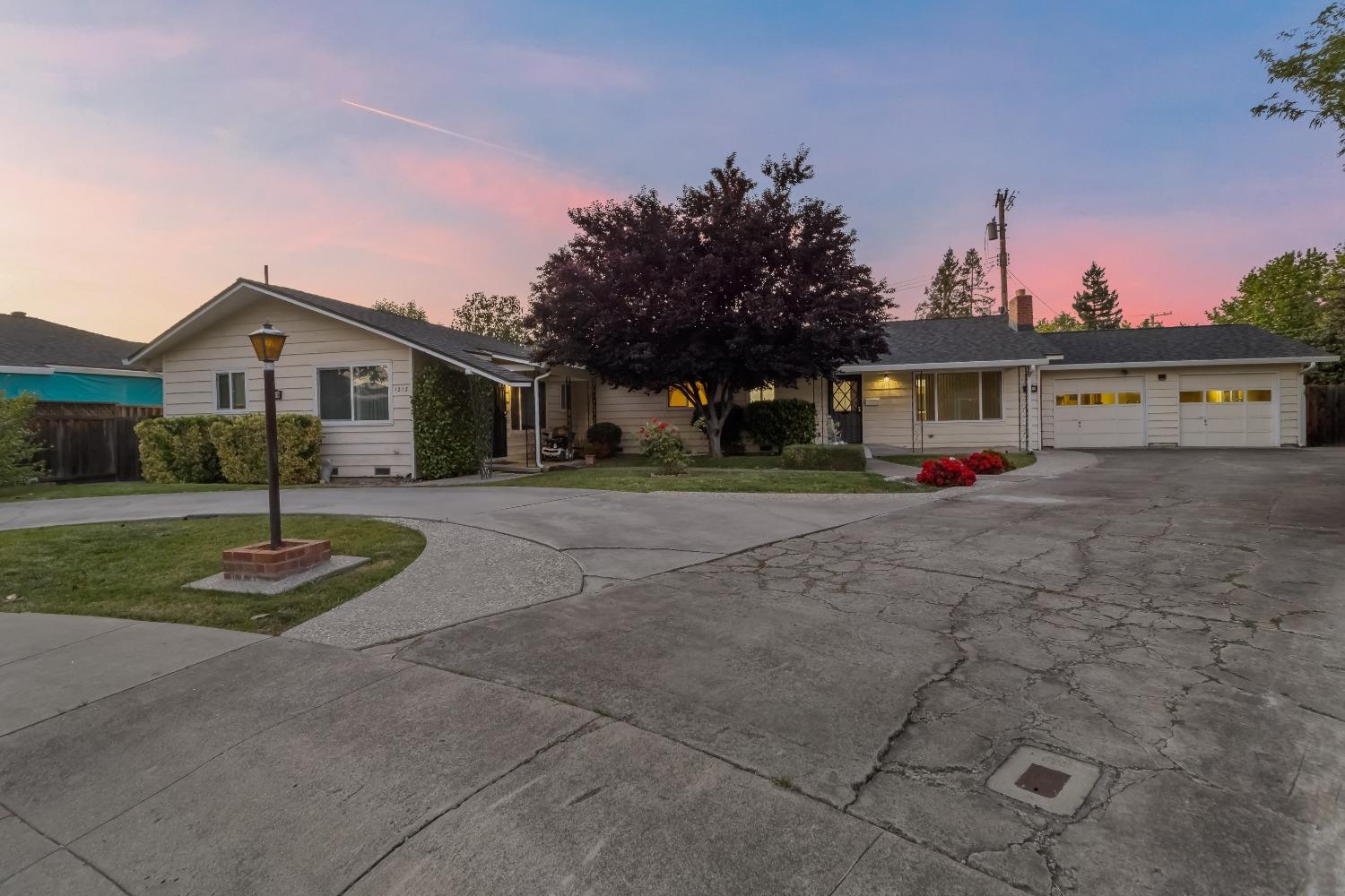 1211 1213 Normandy Way