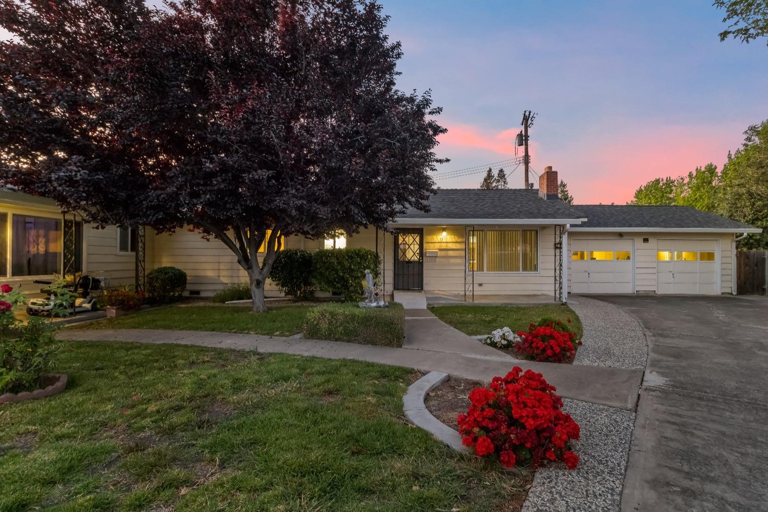 1211 1213 Normandy Way