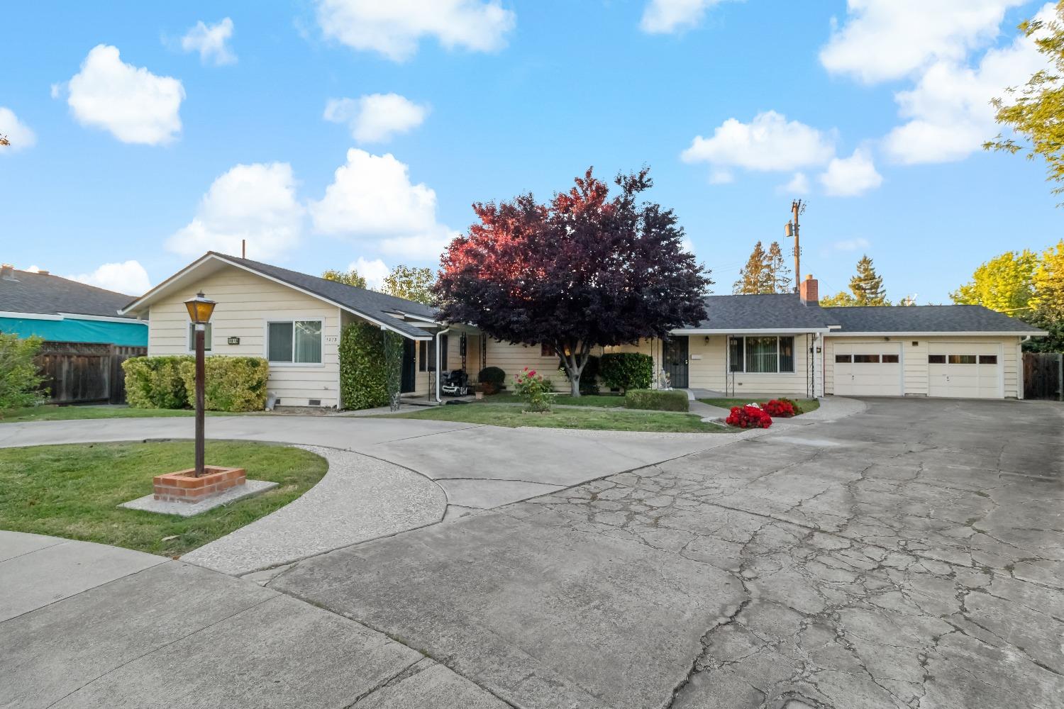 1211 1213 Normandy Way