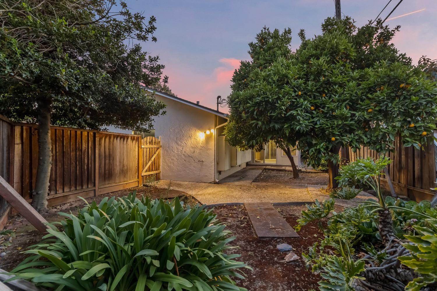 1211 1213 Normandy Way