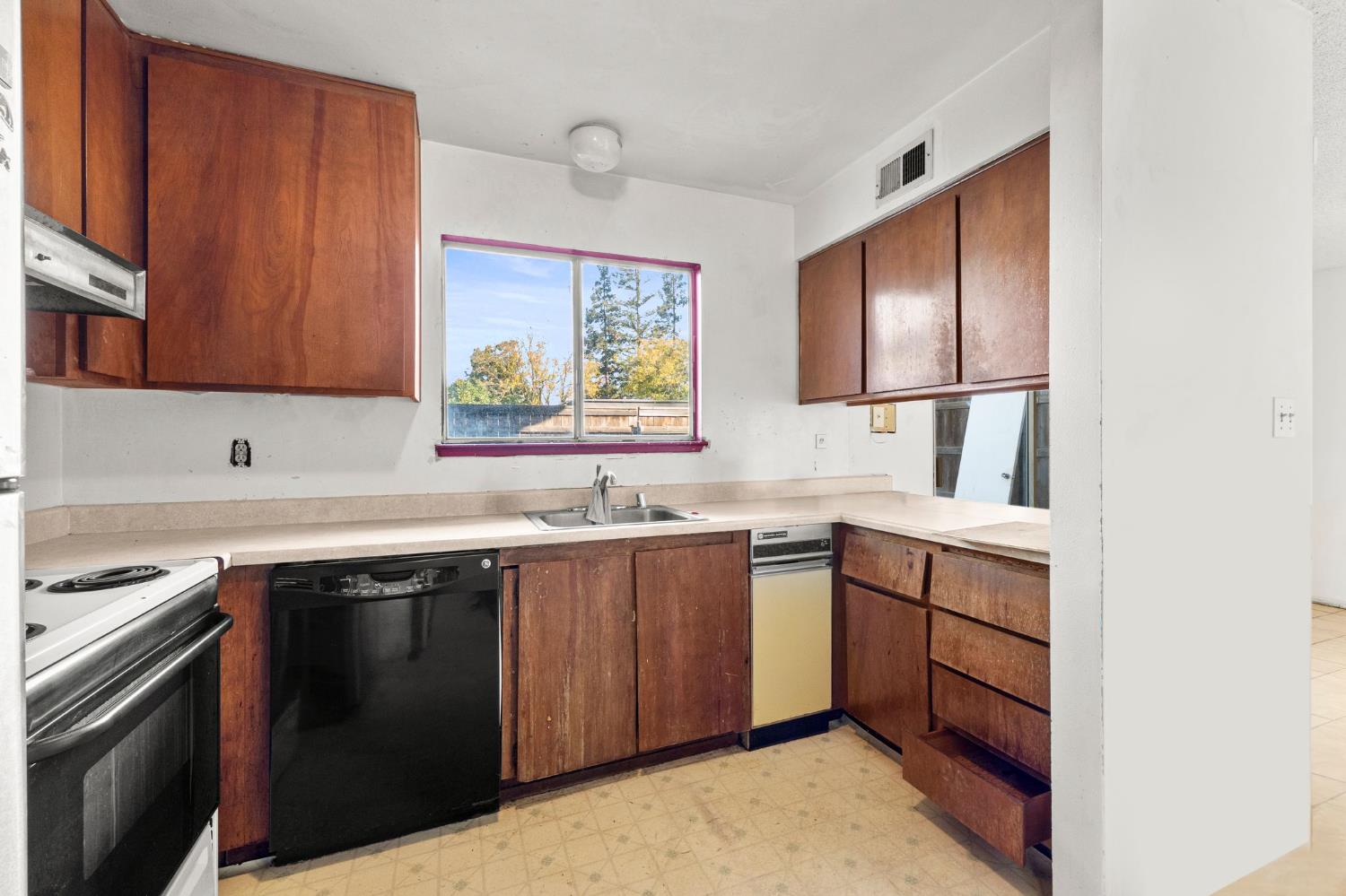 5113 Greenberry Drive