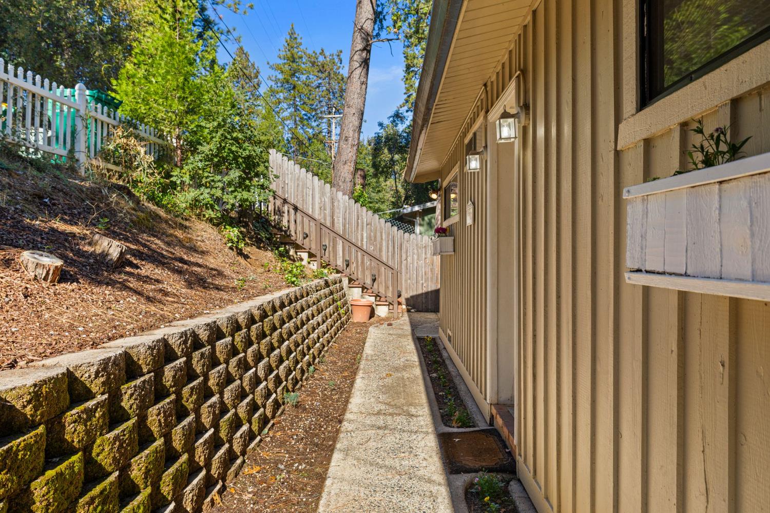 3220 Naomi Way