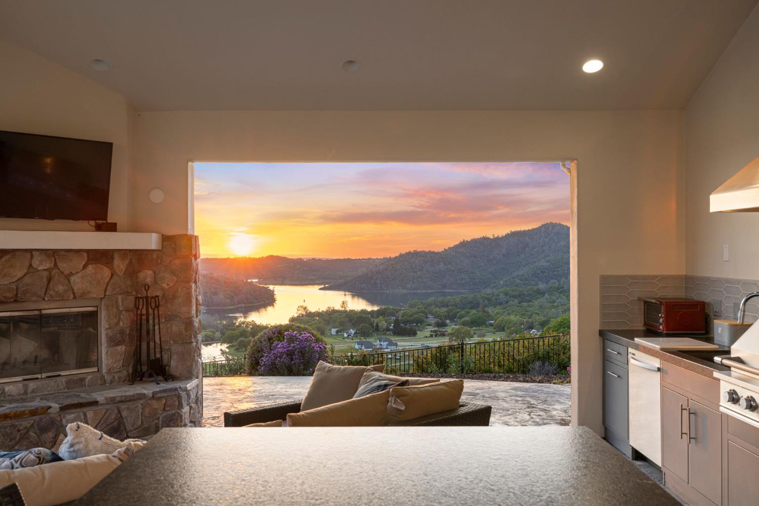 2001 Salmon Valley Lane