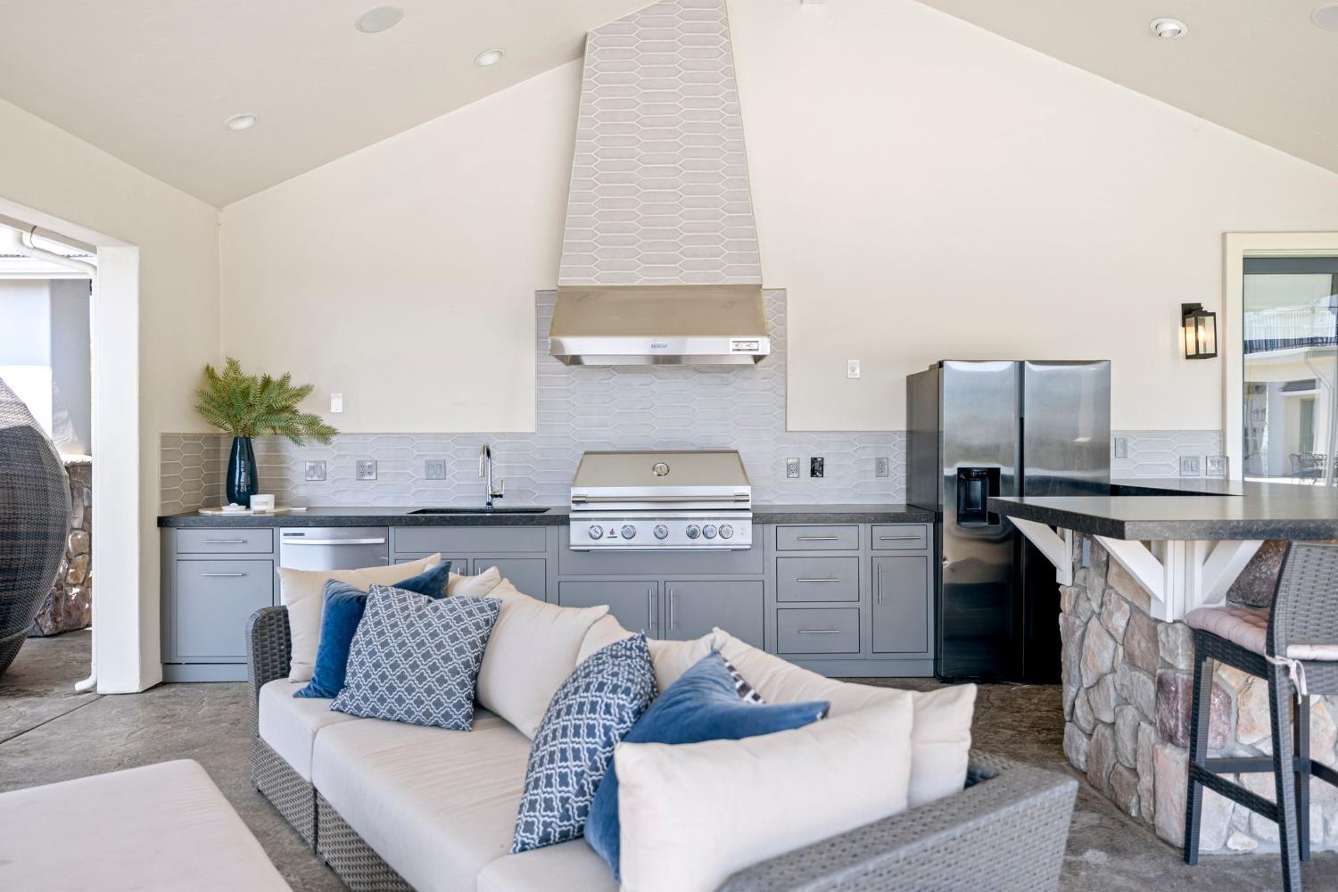 2001 Salmon Valley Lane