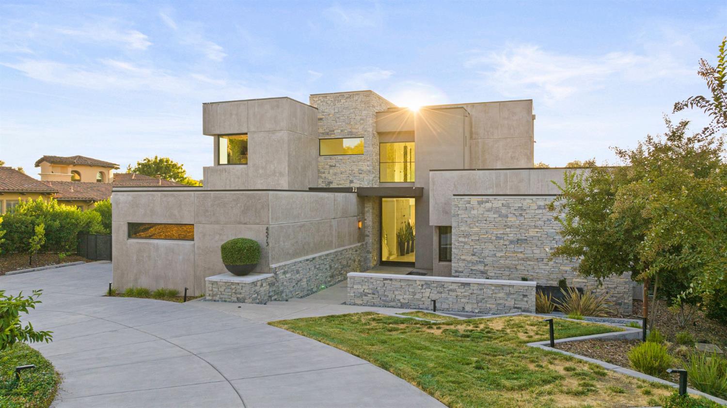 4573 Greenview Drive