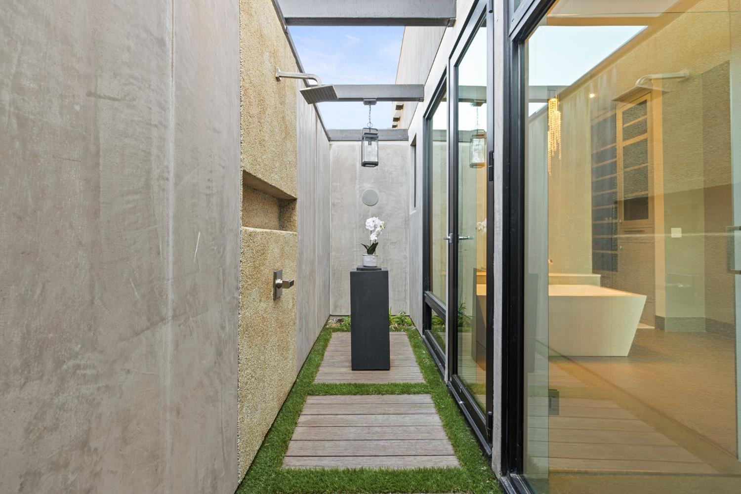 4573 Greenview Drive