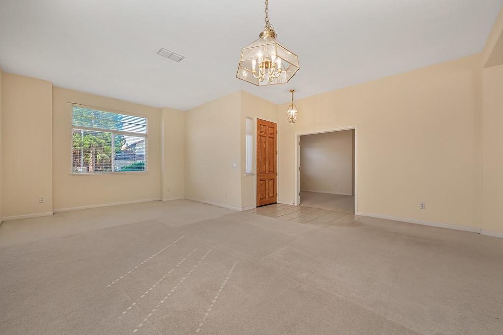 433 Ellis Circle