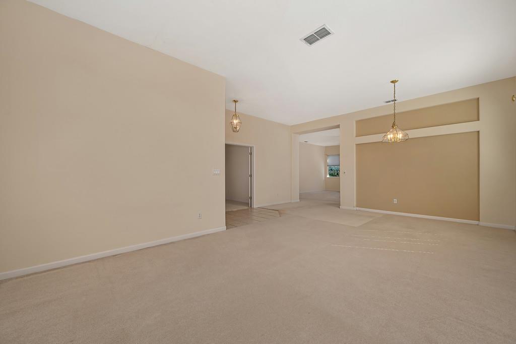 433 Ellis Circle